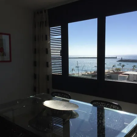 Apartment Sea Front El Reducto *